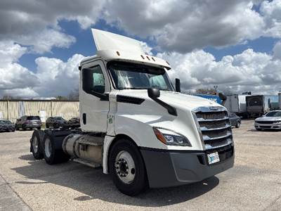 Freightliner Cascadia 126 Day Cab Truck - 435HP, 12 Speed Automatic