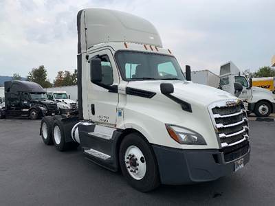 Freightliner Cascadia 126 Day Cab Truck - 455HP, 12 Speed Automatic