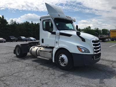 Freightliner Cascadia 126 Single Axle Day Cab Truck - 410HP, 12 Speed Automatic