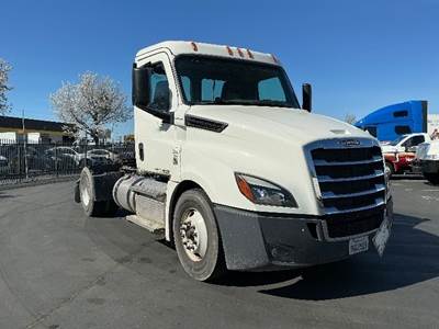 Freightliner Cascadia 126 Single Axle Day Cab Truck - 435HP, 12 Speed Automatic
