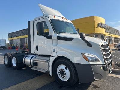 Freightliner Cascadia 126 Day Cab Truck - 435HP, 12 Speed Automatic