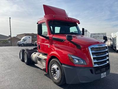 Freightliner Cascadia 126 Day Cab Truck - 435HP, 12 Speed Automatic
