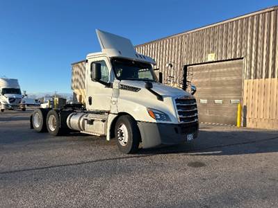 Freightliner Cascadia 126 Day Cab Truck - 435HP, 12 Speed Automatic