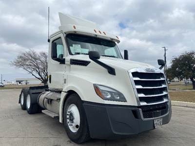Freightliner Cascadia 126 Day Cab Truck - 435HP, 12 Speed Automatic
