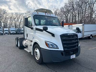 Freightliner Cascadia 126 Day Cab Truck - 435HP, 12 Speed Automatic