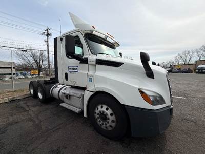 Freightliner Cascadia 126 Day Cab Truck - 435HP, 12 Speed Automatic
