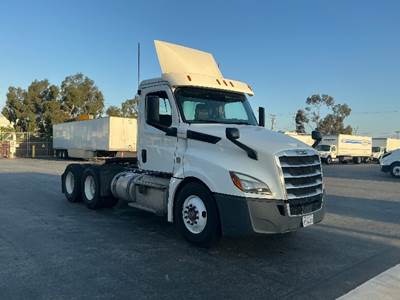 Freightliner Cascadia 126 Day Cab Truck - 435HP, 12 Speed Automatic
