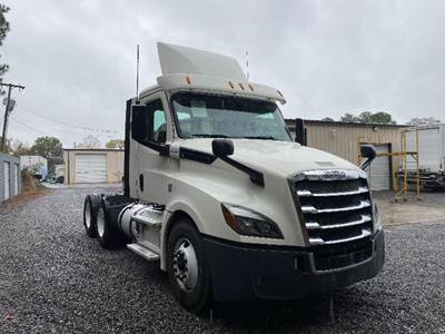 Freightliner Cascadia 126 Day Cab Truck - 435HP, 12 Speed Automatic
