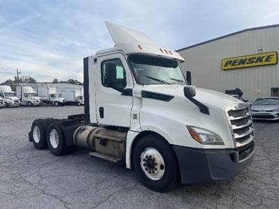 Freightliner Cascadia 126 Day Cab Truck - 435HP, 12 Speed Automatic