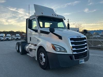 Freightliner Cascadia 126 Day Cab Truck - 435HP, 12 Speed Automatic