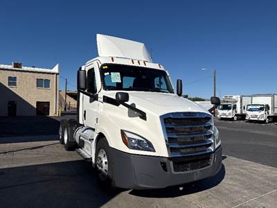 Freightliner Cascadia 126 Day Cab Truck - 435HP, 12 Speed Automatic