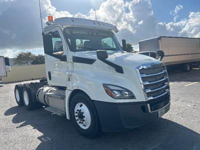 Freightliner Cascadia 126 Day Cab Truck - 410HP, 12 Speed Automatic