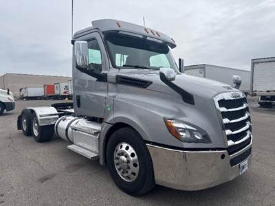 Freightliner Cascadia 126 Day Cab Truck - 455HP, 10 Speed Manual