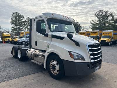 Freightliner Cascadia 126 Day Cab Truck - 435HP, 12 Speed Automatic