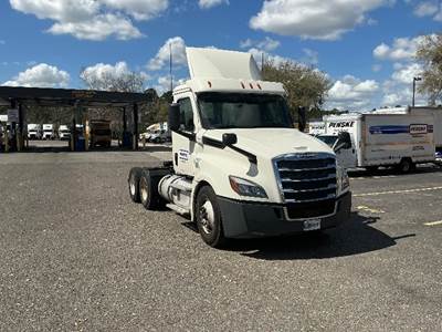 Freightliner Cascadia 126 Day Cab Truck - 435HP, 12 Speed Automatic