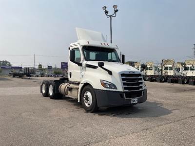 Freightliner Cascadia 126 Day Cab Truck - 435HP, 12 Speed Automatic