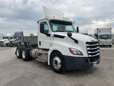 Freightliner Cascadia 126 Day Cab Truck - 435HP, 12 Speed Automatic