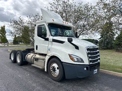 Freightliner Cascadia 126 Day Cab Truck - 435HP, 12 Speed Automatic