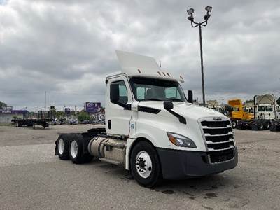 Freightliner Cascadia 126 Day Cab Truck - 435HP, 12 Speed Automatic