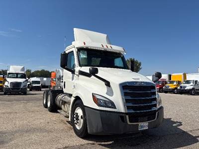 Freightliner Cascadia 126 Day Cab Truck - 435HP, 12 Speed Automatic