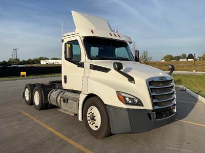 Freightliner Cascadia 126 Day Cab Truck - 435HP, 12 Speed Automatic