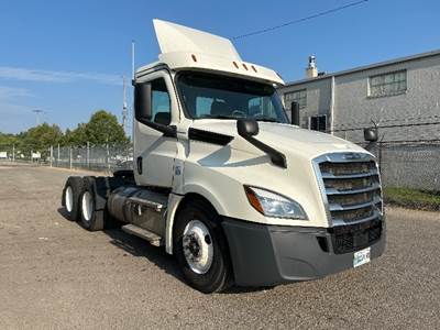 Freightliner Cascadia 126 Day Cab Truck - 435HP, 12 Speed Automatic