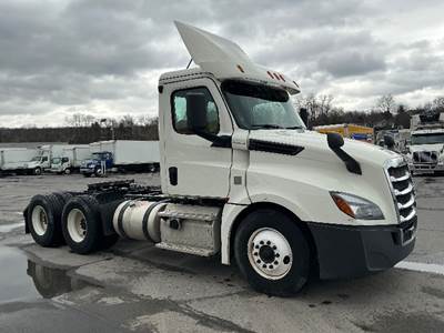 Freightliner Cascadia 126 Day Cab Truck - 435HP, 12 Speed Automatic