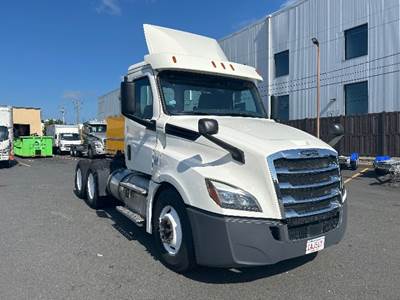 Freightliner Cascadia 126 Day Cab Truck - 435HP, 12 Speed Automatic