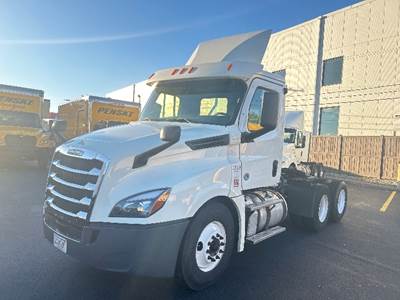Freightliner Cascadia 126 Day Cab Truck - 435HP, 12 Speed Automatic