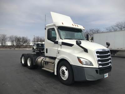 Freightliner Cascadia 126 Day Cab Truck - 435HP, 12 Speed Automatic
