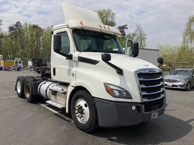 Freightliner T12664ST Day Cab Truck - 435HP, 12 Speed Automatic