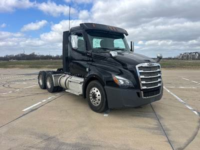 Freightliner Cascadia 126 Day Cab Truck - 450HP, 10 Speed Manual