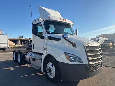 Freightliner Cascadia 126 Day Cab Truck - Cummins 400HP, 13 Speed Automatic