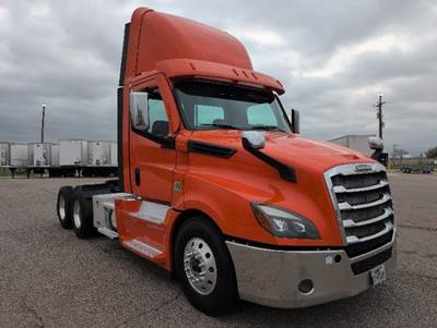 Freightliner Cascadia 126 Day Cab Truck - 505HP, 12 Speed Automatic