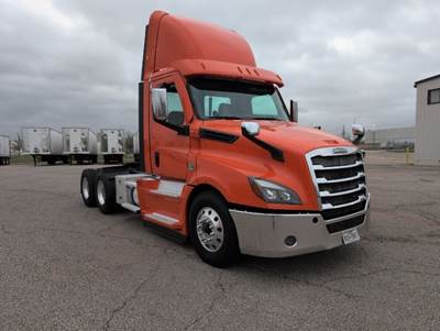 Freightliner Cascadia 126 Day Cab Truck - 505HP, 12 Speed Automatic