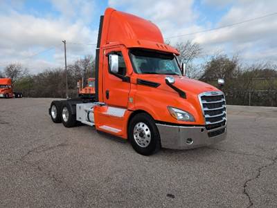 Freightliner Cascadia 126 Day Cab Truck - 505HP, 12 Speed Automatic