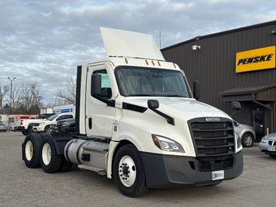 Freightliner Cascadia 126 Day Cab Truck - 435HP, 12 Speed Automatic