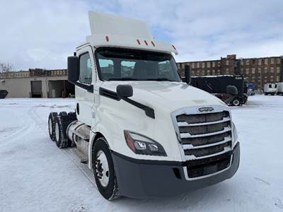 Freightliner Cascadia 126 Day Cab Truck - 435HP, 12 Speed Automatic