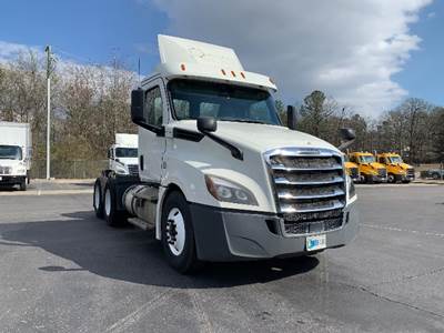 Freightliner Cascadia 126 Day Cab Truck - 435HP, 12 Speed Automatic