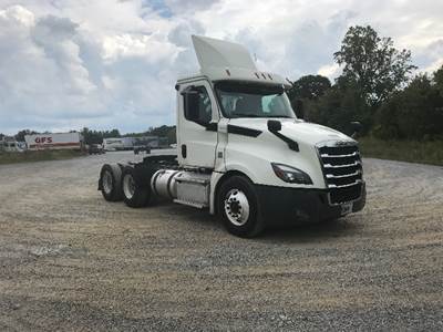 Freightliner Cascadia 126 Day Cab Truck - 455HP, 10 Speed Manual