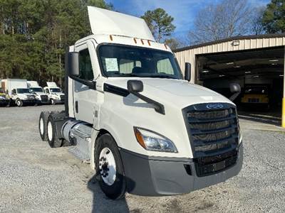 Freightliner Cascadia 126 Day Cab Truck - 435HP, 12 Speed Automatic