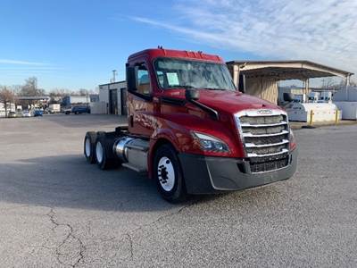 Freightliner Cascadia 126 Day Cab Truck - 435HP, 12 Speed Automatic