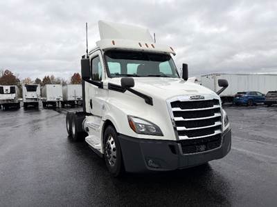 Freightliner Cascadia 126 Day Cab Truck - 435HP, 12 Speed Automatic