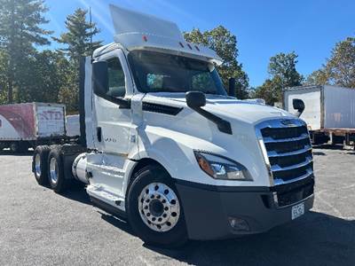Freightliner Cascadia 126 Day Cab Truck - 435HP, 12 Speed Automatic
