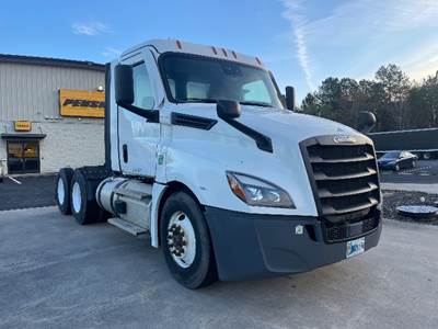 Freightliner Cascadia 126 Day Cab Truck - 435HP, 12 Speed Automatic