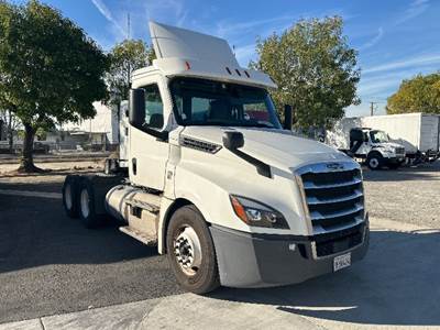 Freightliner Cascadia 126 Day Cab Truck - 435HP, 12 Speed Automatic