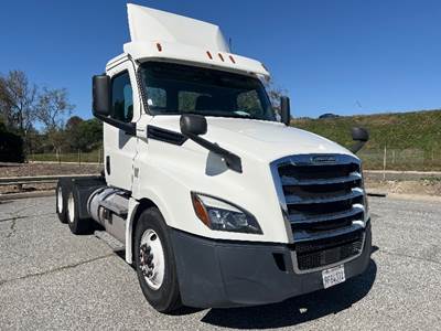 Freightliner Cascadia 126 Day Cab Truck - 435HP, 12 Speed Automatic