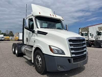 Freightliner Cascadia 126 Day Cab Truck - 435HP, 12 Speed Automatic
