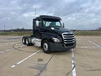 Freightliner Cascadia 126 Day Cab Truck - 450HP, 10 Speed Manual