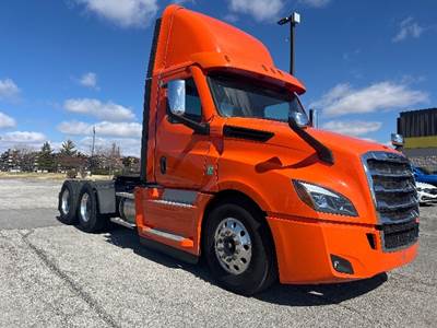 Freightliner Cascadia 126 Day Cab Truck - 505HP, 12 Speed Automatic